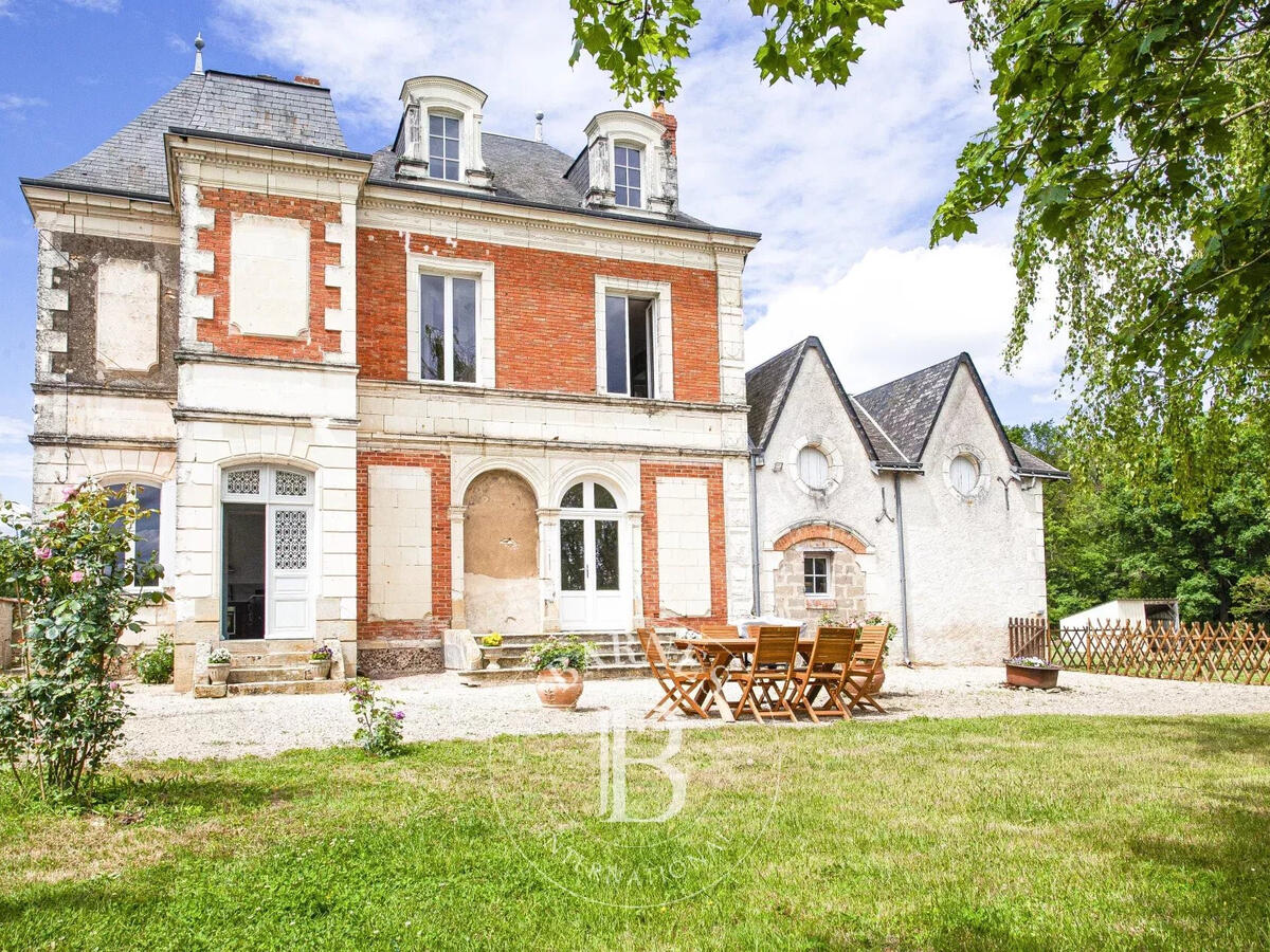 Property Chinon