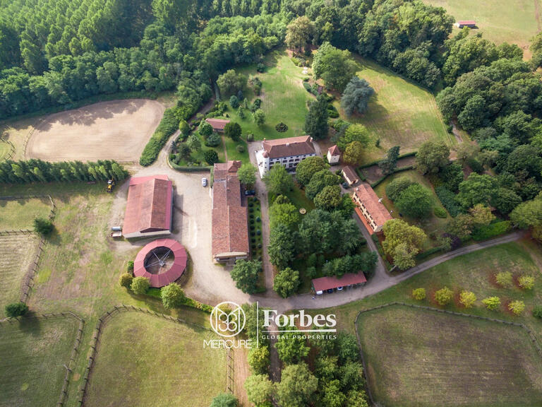 Castle Clermont-Ferrand - 14 bedrooms - 1300m²