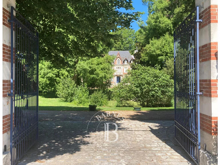 Château Contres - 8 chambres - 390m²