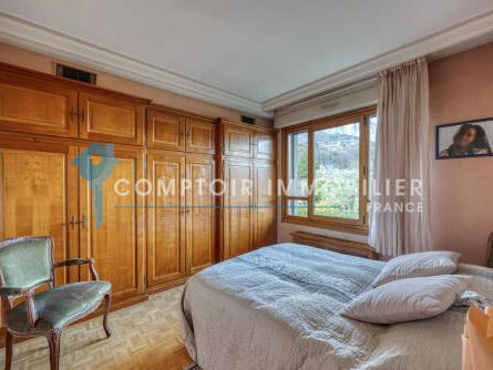 House Corenc - 6 bedrooms - 218m²