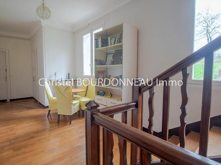 Vente Propriété Crécy-la-Chapelle - 9 chambres