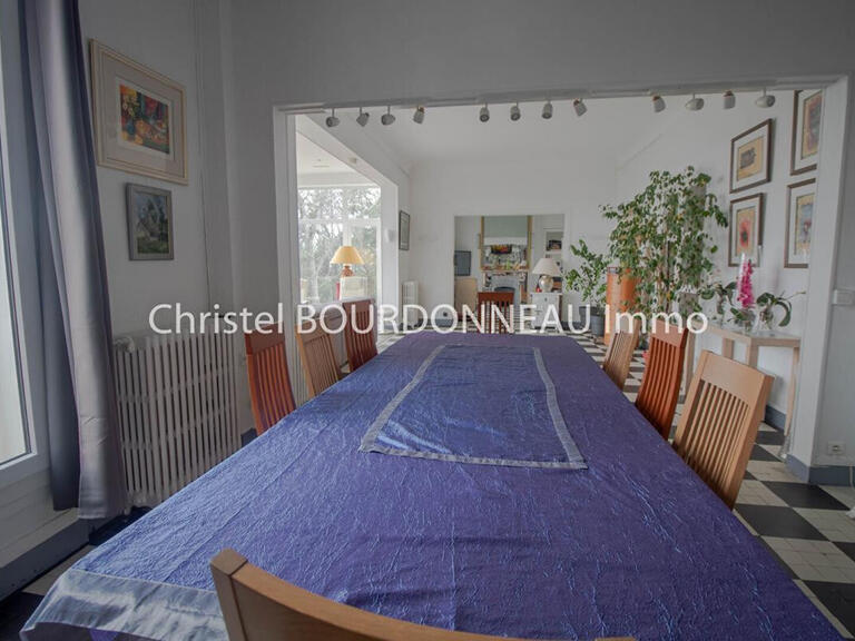 Vente Propriété Crécy-la-Chapelle - 9 chambres