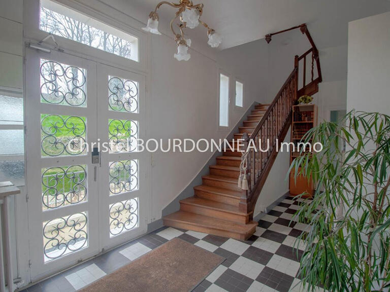 Vente Propriété Crécy-la-Chapelle - 9 chambres