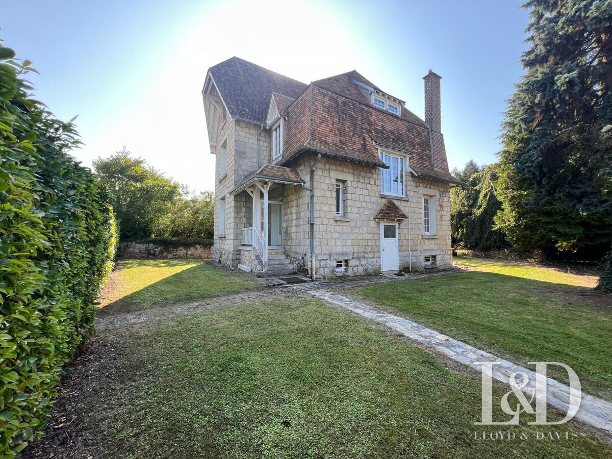 House Crépy-en-Valois