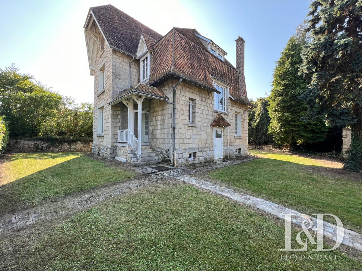 House Crépy-en-Valois