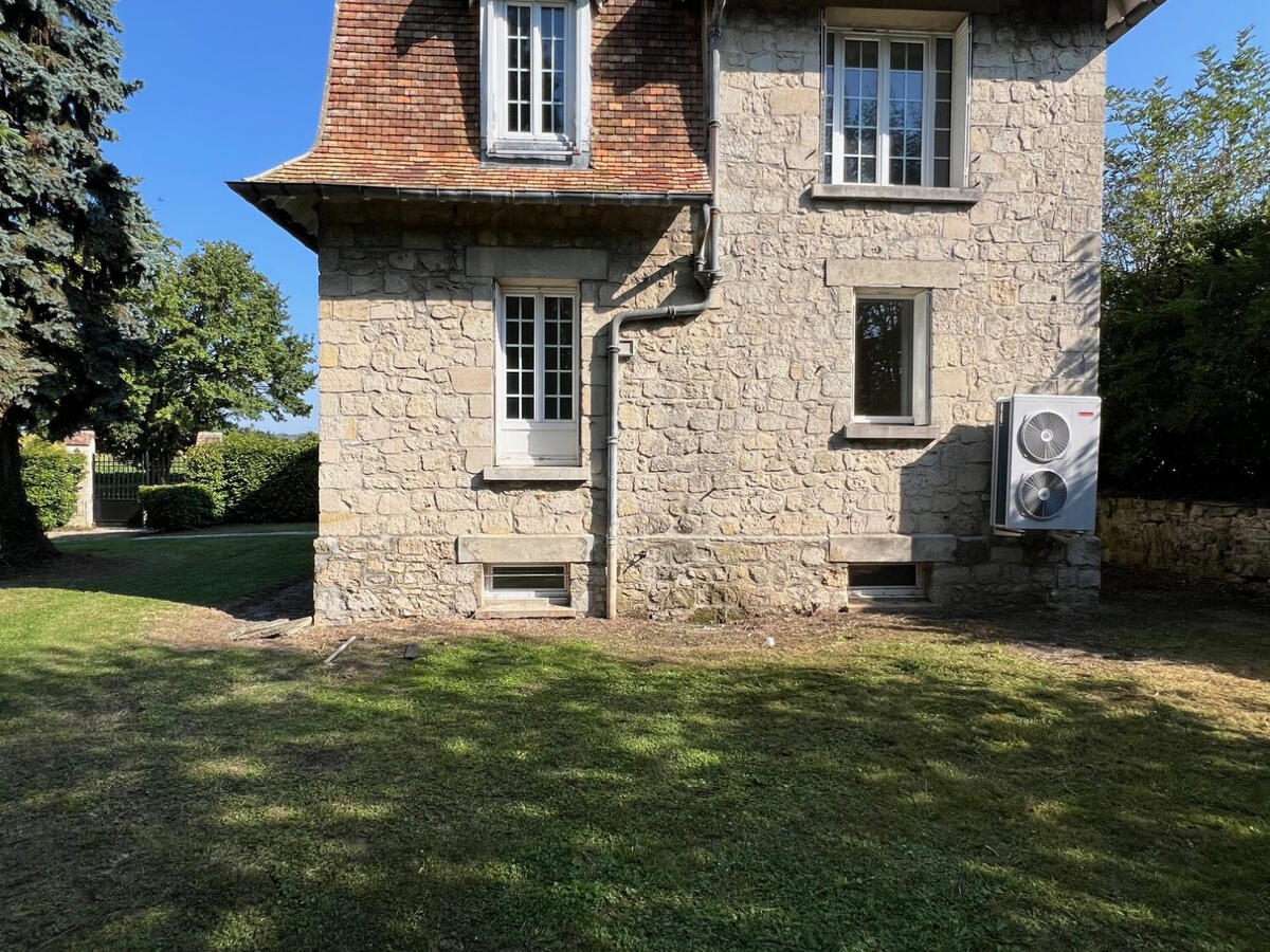 House Crépy-en-Valois