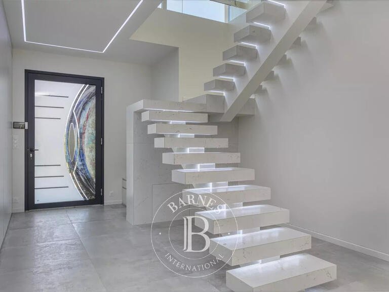 Villa Divonne-les-Bains - 4 bedrooms - 258m²