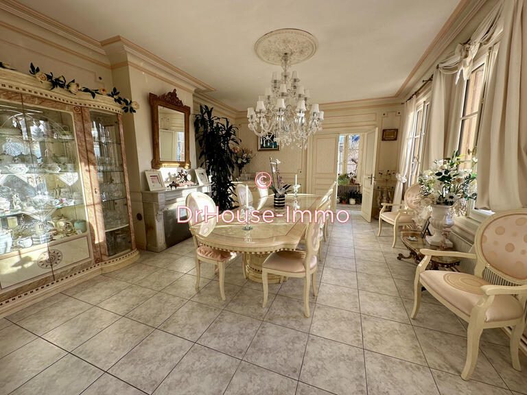 Castle Douvrend - 9 bedrooms - 390m²