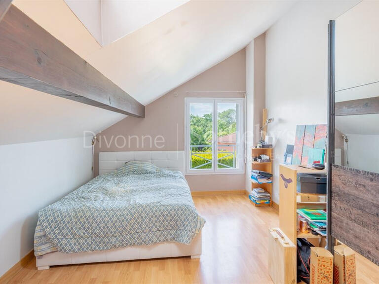 Maison Échenevex - 4 chambres - 232m²