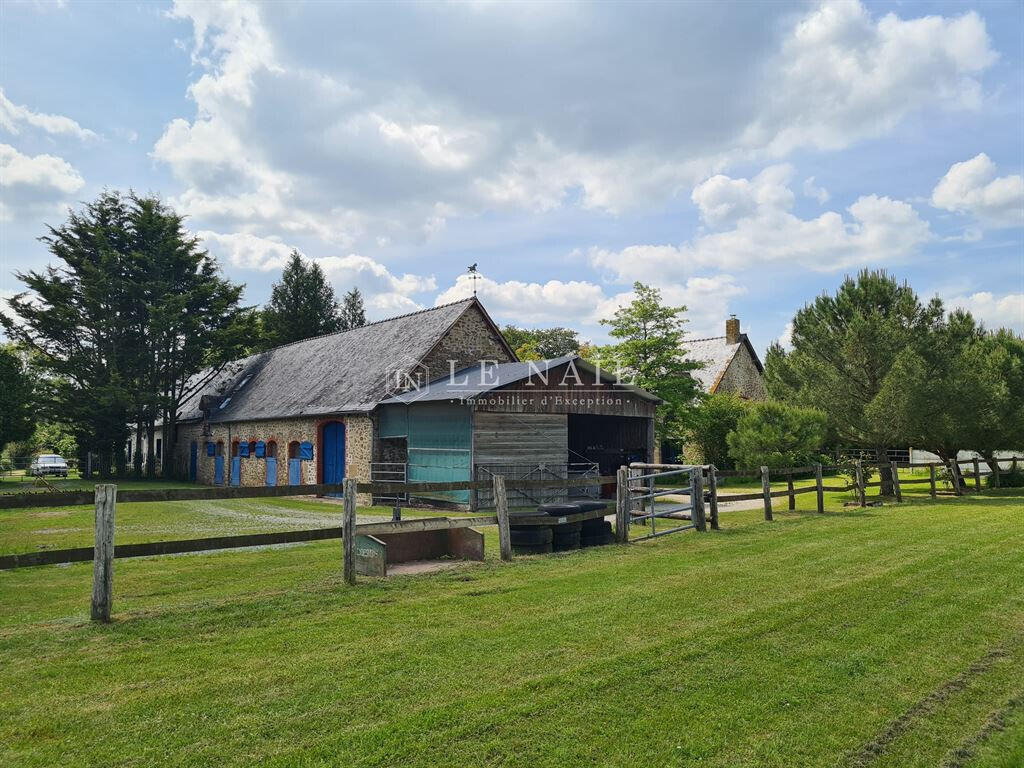 Equestrian property Évron