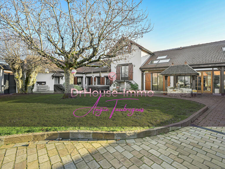 Villa Évry-Grégy-sur-Yerre - 4 chambres - 187m²