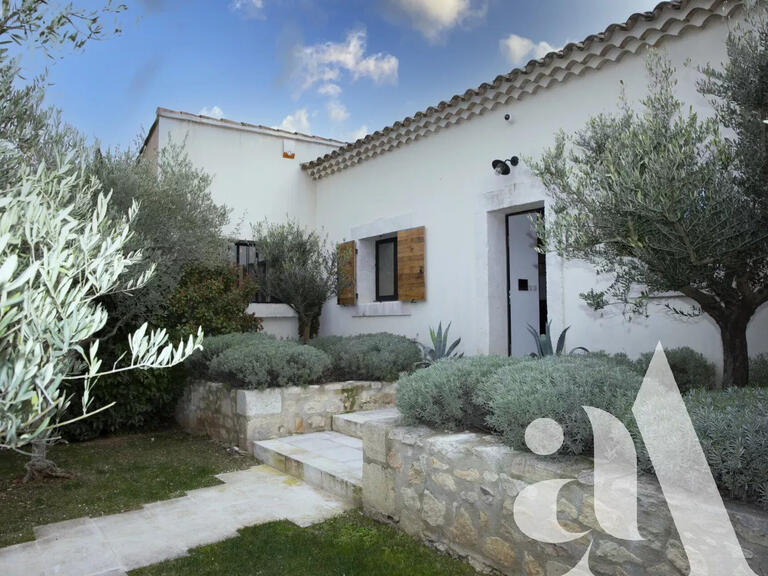 House Eygalières - 3 bedrooms - 2000m²