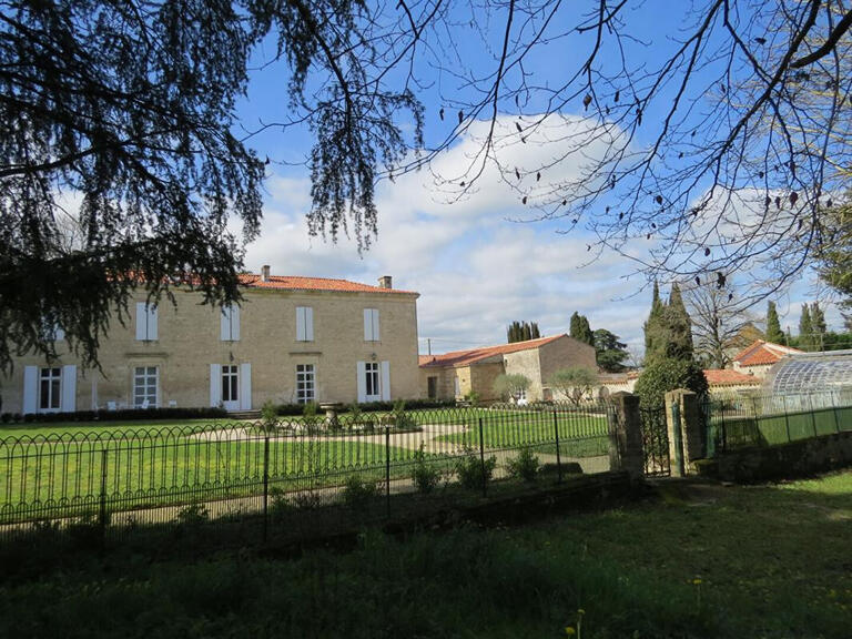 Vente Propriété Fontenay-le-Comte - 7 chambres