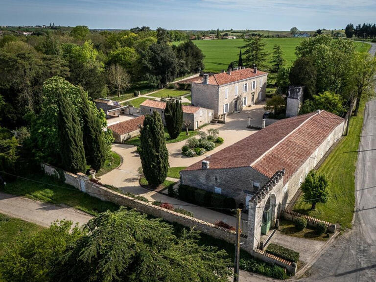 Vente Propriété Fontenay-le-Comte - 7 chambres