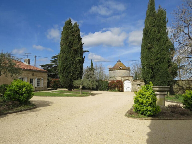 Vente Propriété Fontenay-le-Comte - 7 chambres