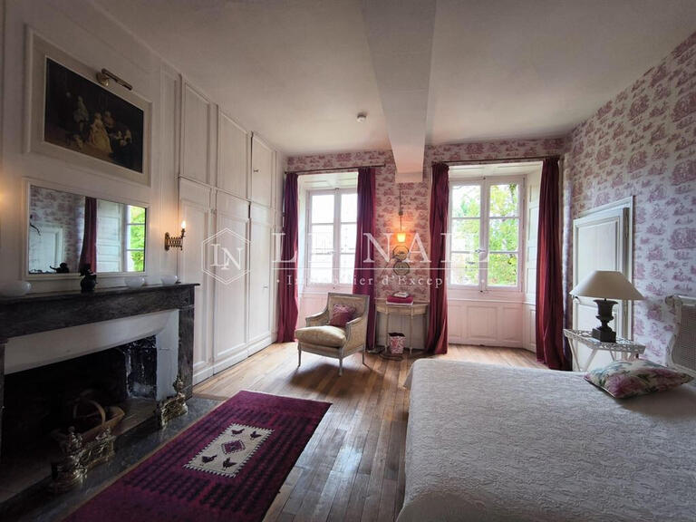 Castle Fresnay-sur-Sarthe - 16 bedrooms - 620m²