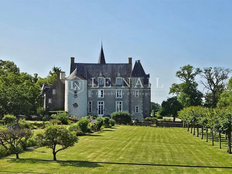 Castle Fresnay-sur-Sarthe - 16 bedrooms - 620m²