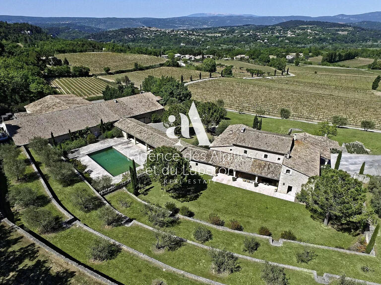 House Goult - 9 bedrooms - 12000m²