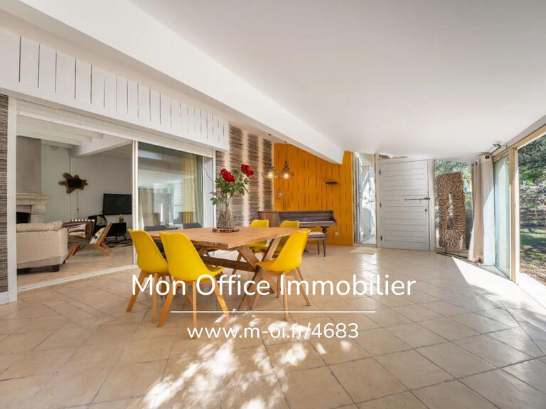 Propriété Grans - 10 chambres - 334m²