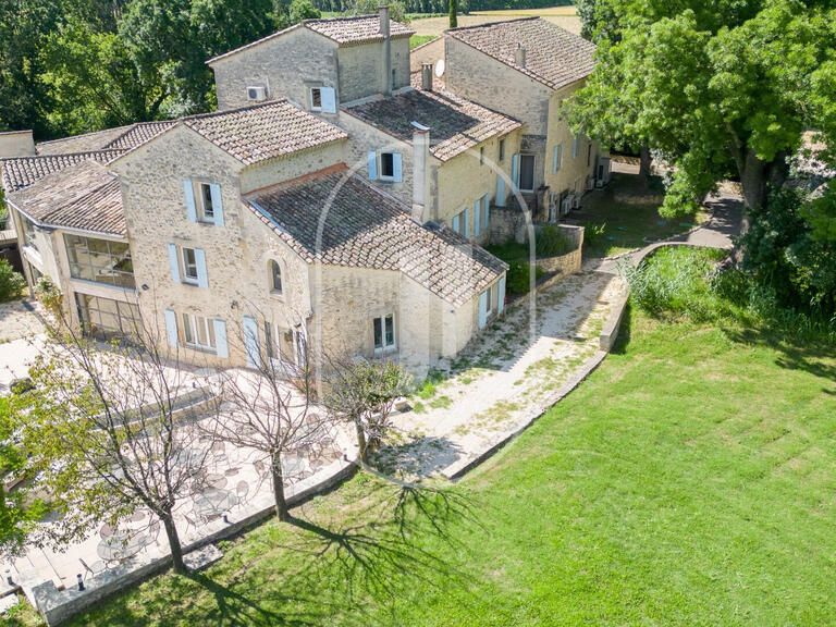 Propriété Grignan - 23 chambres - 1285m²