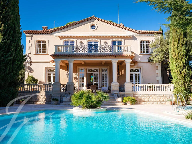 Propriété Grimaud - 6 chambres - 600m²