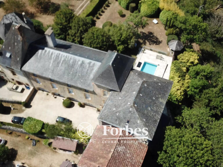 Castle Hautefort - 7 bedrooms - 700m²