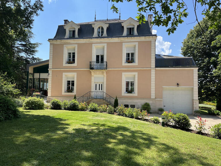 Maison L'Isle-Jourdain - 8 chambres - 395m²