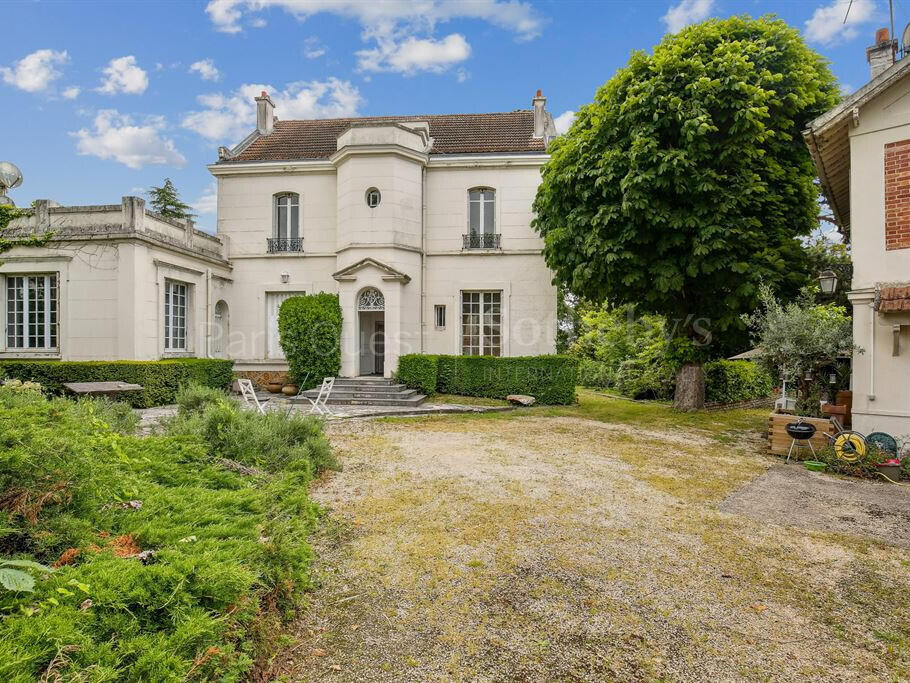 Mansion La Celle-Saint-Cloud