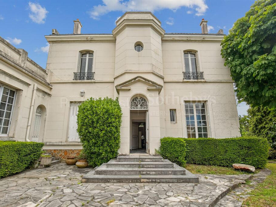 Mansion La Celle-Saint-Cloud