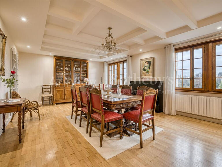 Maison La Roche-sur-Foron - 6 chambres - 215m²