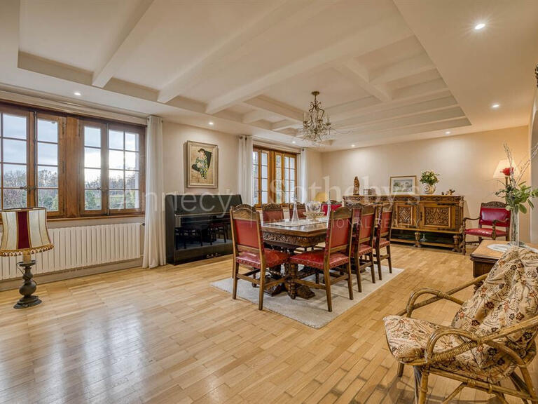 Maison La Roche-sur-Foron - 6 chambres - 215m²