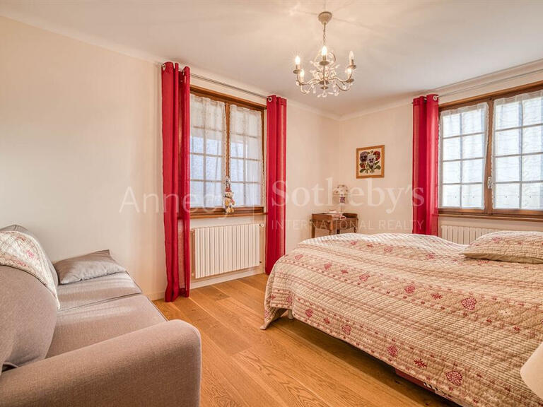 Maison La Roche-sur-Foron - 6 chambres - 215m²