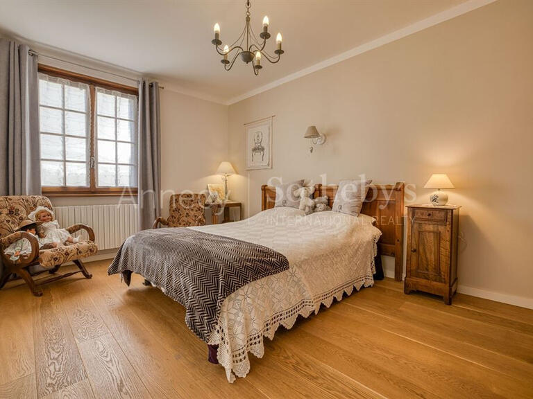 Maison La Roche-sur-Foron - 6 chambres - 215m²