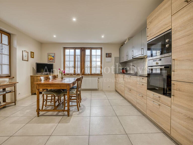 Maison La Roche-sur-Foron - 6 chambres - 215m²