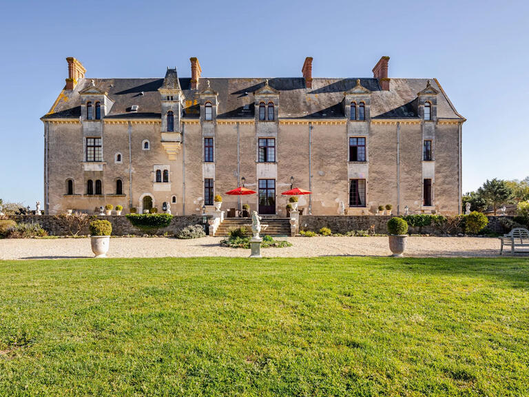 Château La Roche-sur-Yon - 22 chambres - 800m²