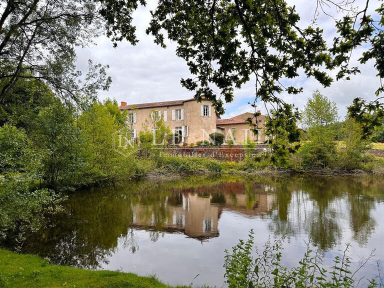 Propriété La Roche-sur-Yon - 8 chambres - 650m²