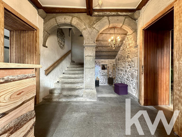 Castle La Tour-d'Auvergne - 8 bedrooms - 661m²