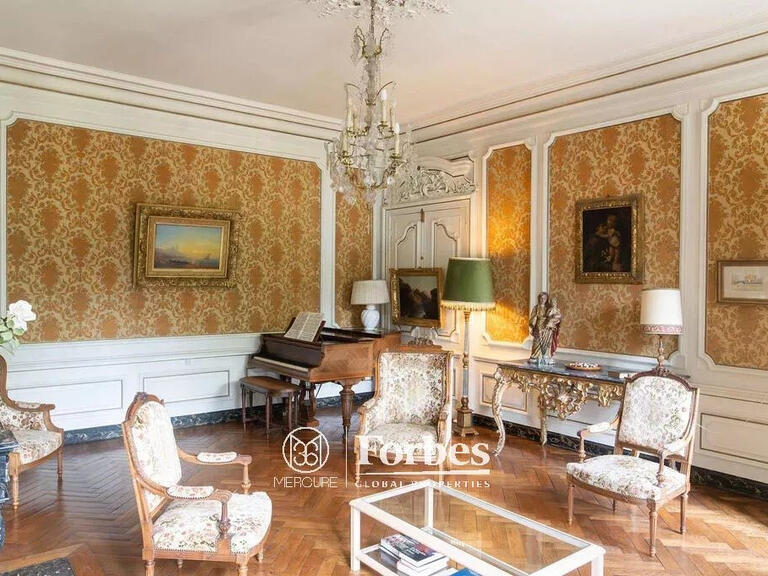 Castle Lacenas - 13 bedrooms - 1924m²