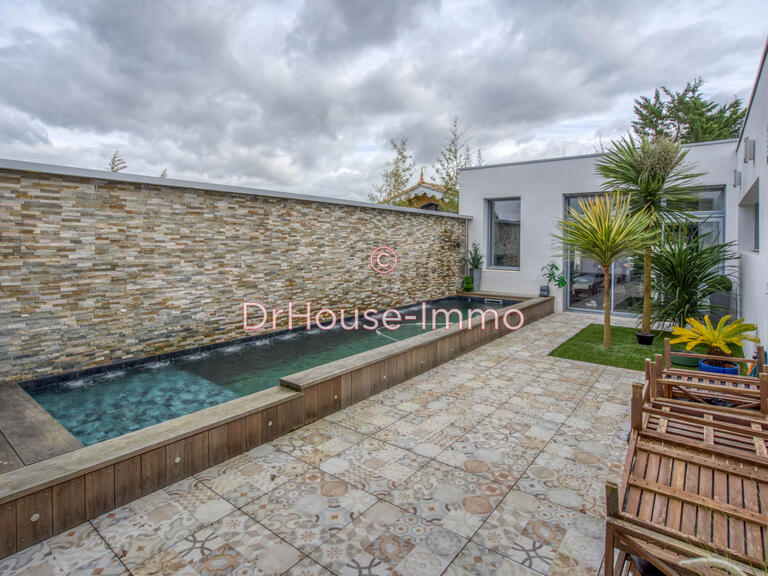 Villa Lagord - 5 bedrooms - 249m²