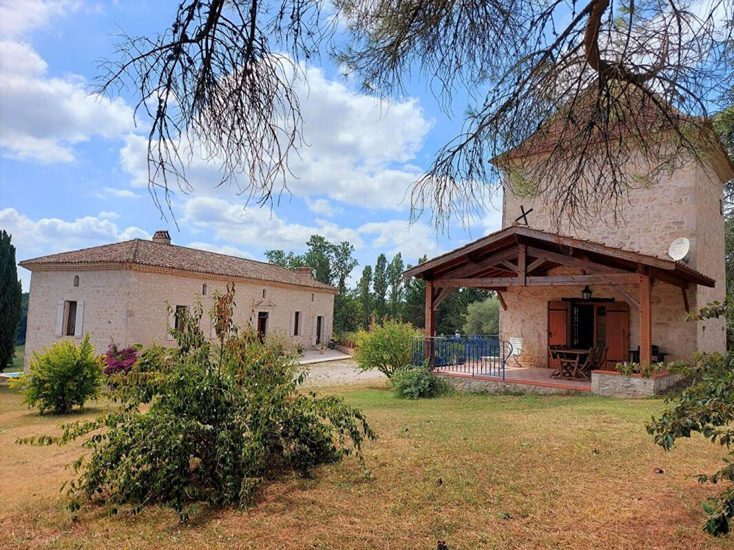 Property Laroque-Timbaut