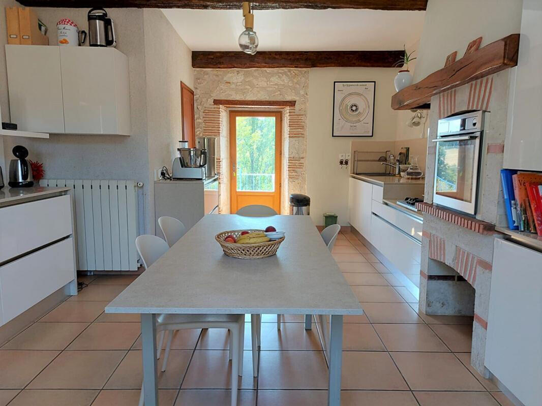 Property Laroque-Timbaut