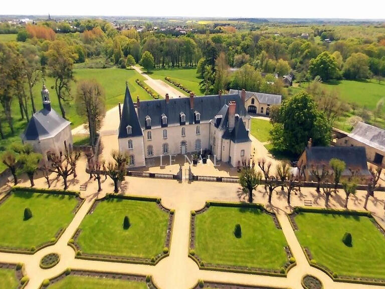 Château Laval - 6 chambres - 700m²