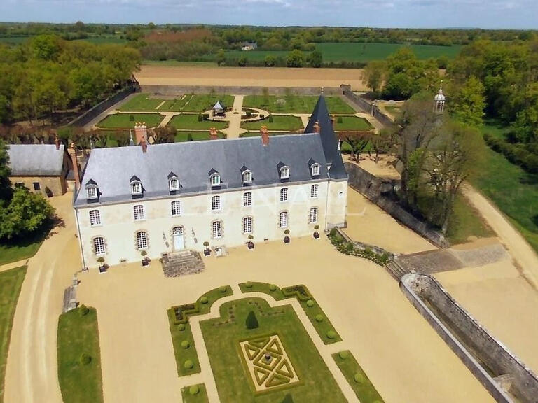 Château Laval - 6 chambres - 700m²