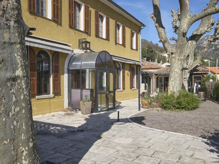 Maison Le Bar-sur-Loup - 741m²