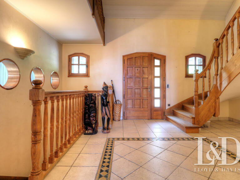 House Le Bourget-du-Lac - 4 bedrooms - 249m²