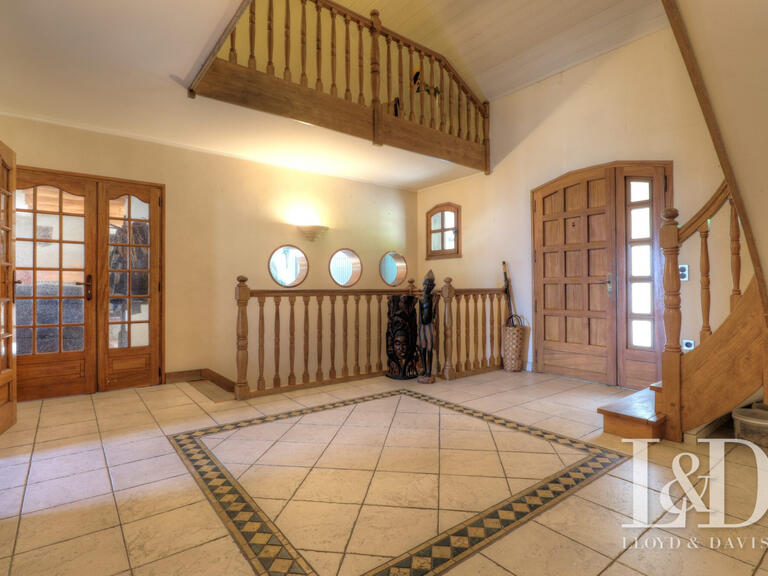 House Le Bourget-du-Lac - 4 bedrooms - 249m²