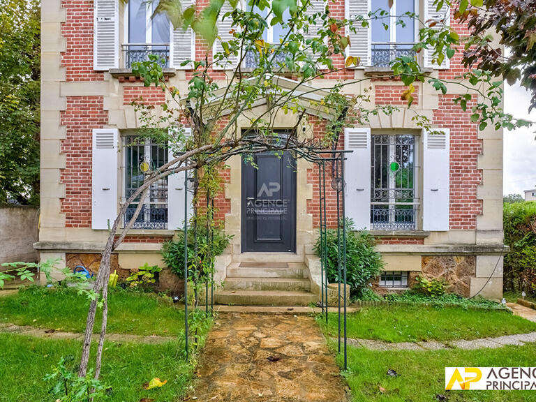 Maison Le Mesnil-le-Roi - 5 chambres - 144m²