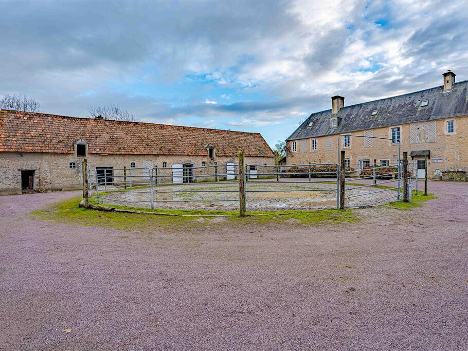 Equestrian property Le Molay-Littry