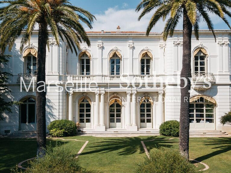 Castle Le Pradet - 24 bedrooms - 2400m²