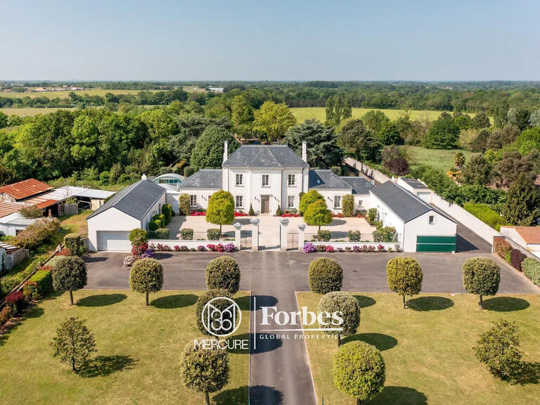 House Les Sorinières - 5 bedrooms - 511m²